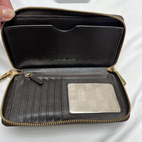 Michael Kors Jet Set Zip Pebble Leather Signature Print Cell Phone Wristlet - Picture 4 of 9